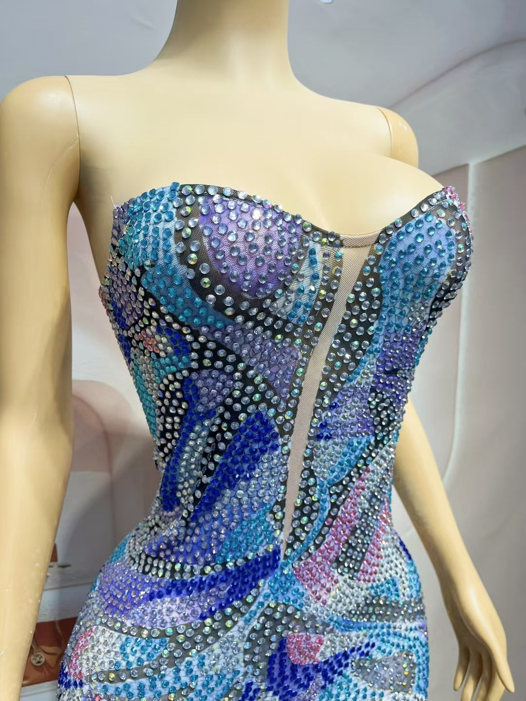 CELESINYI Caiqi Crystal Peacock Swirl Gown
