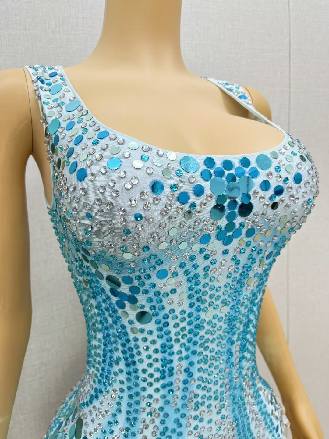 CELESINYI Lvpian Crystal Ice Blue Sequin Bodysuit