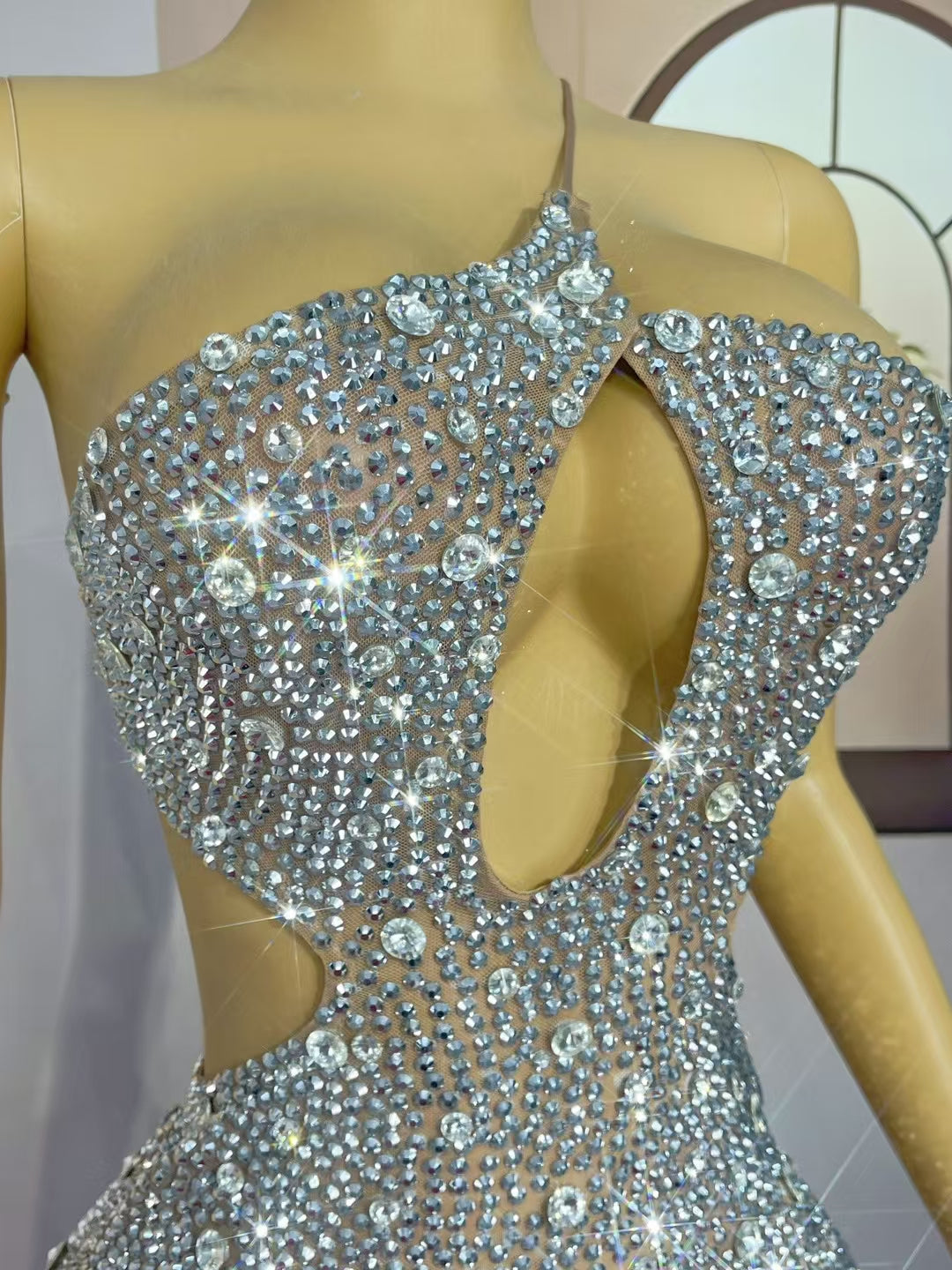 CELESINYI Xingzhi Crystal Keyhole Mini Dress