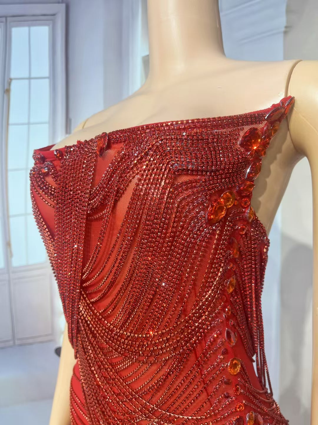 CELESINYI Hongyugu Crystal Ruby Fringe Gown