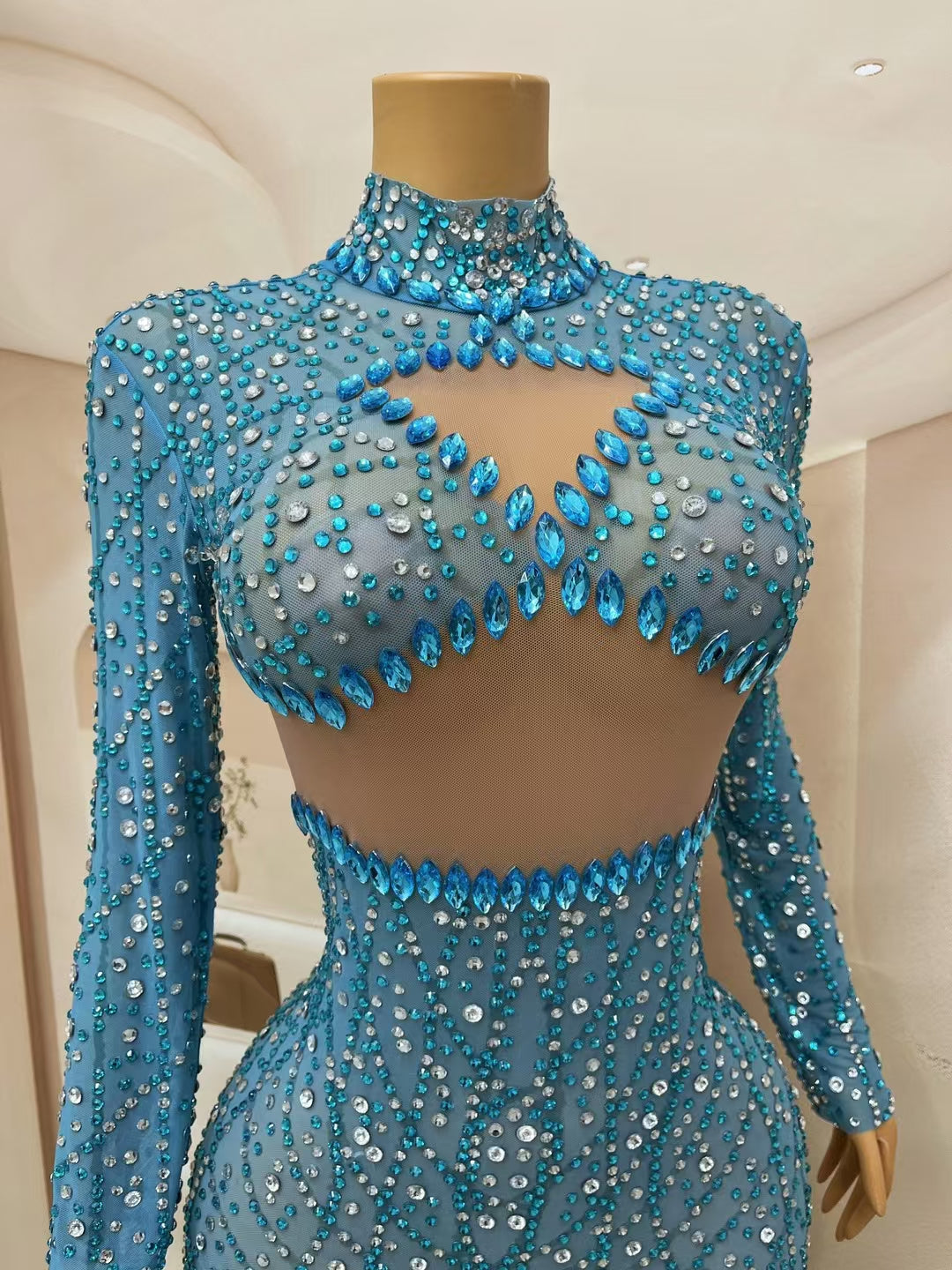 CELESINYI Qinghu Crystal High Collar Gown