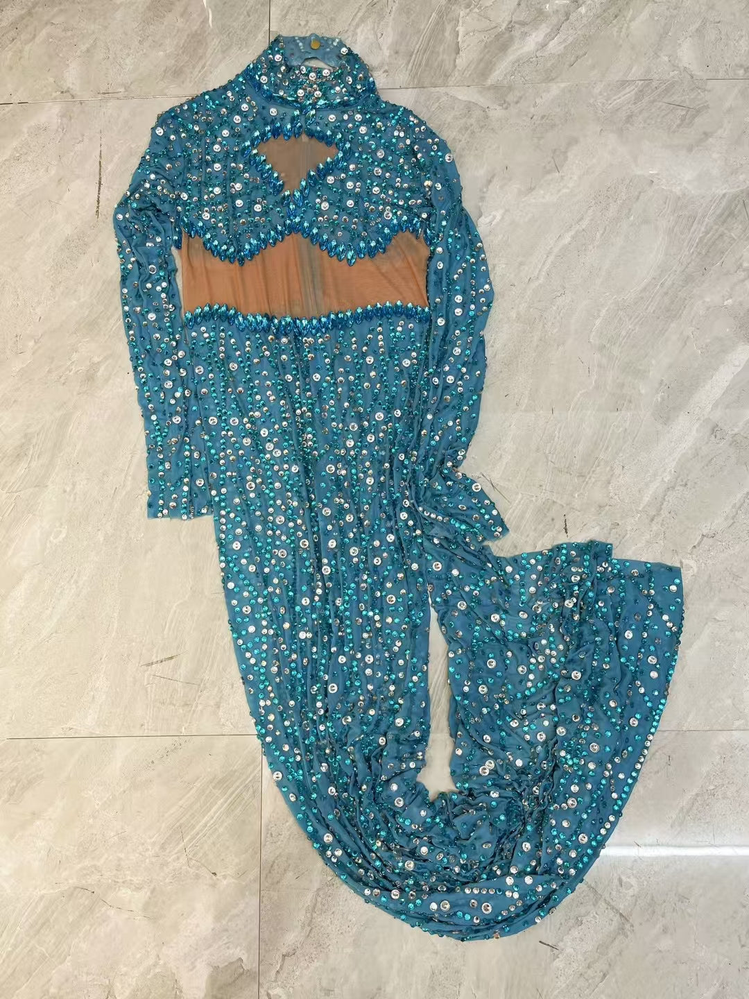 CELESINYI Qinghu Crystal High Collar Gown
