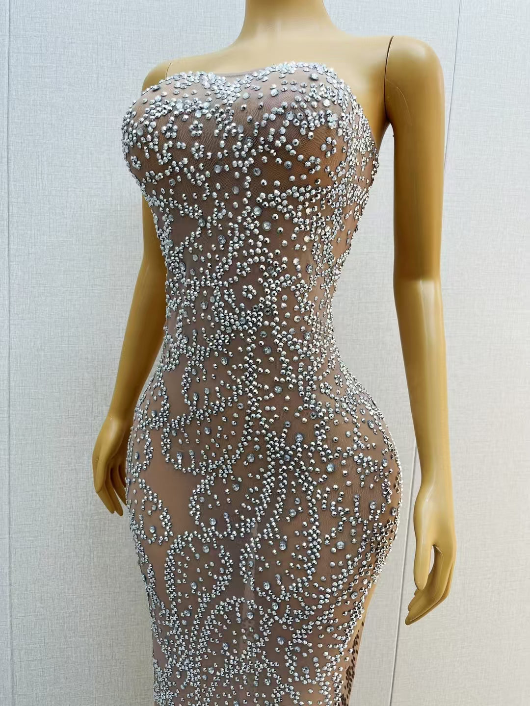 CELESINYI Yinxingye Crystal Silver Swirl Gown