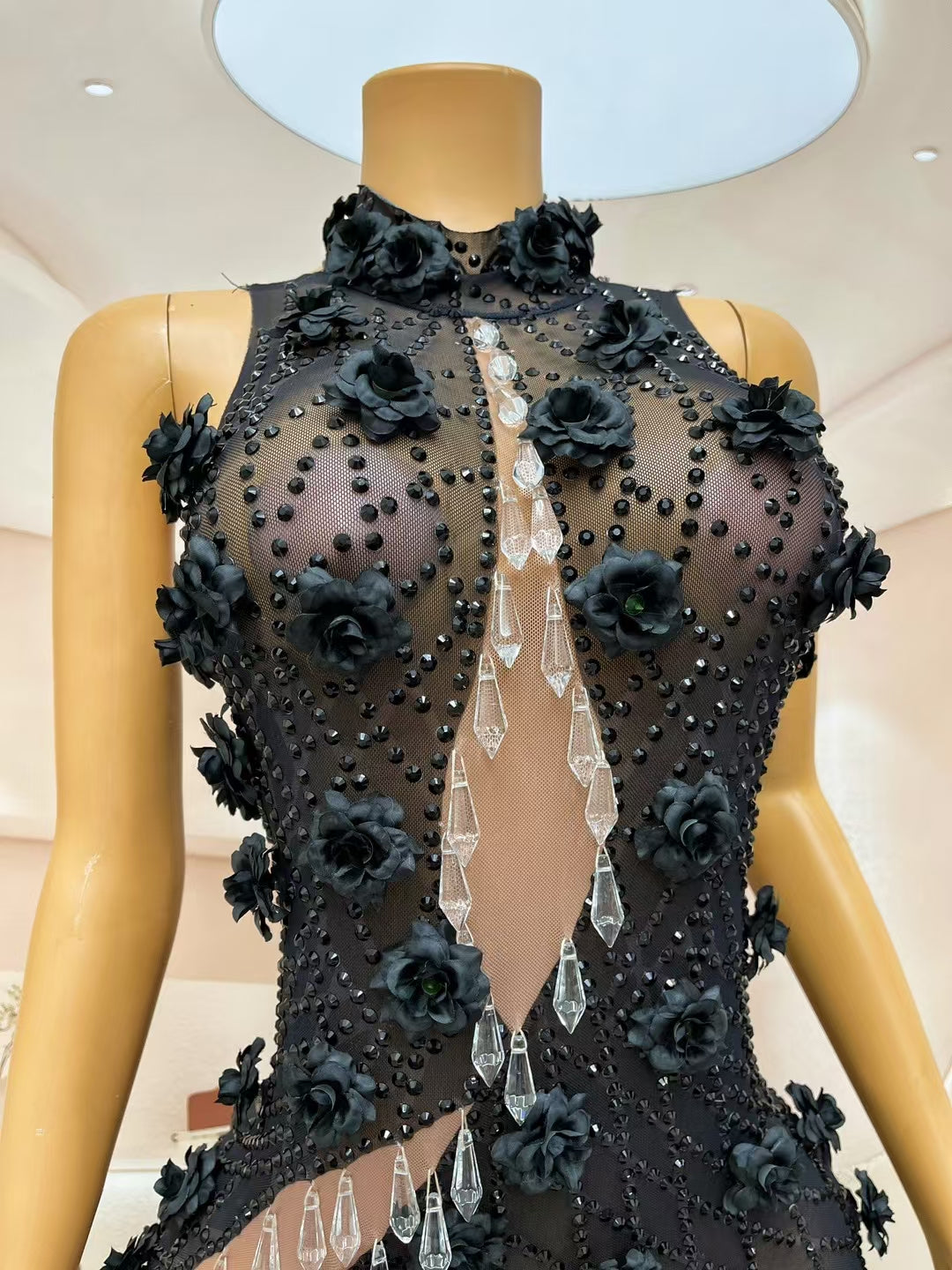 CELESINYI Heiguang Crystal Black Rose Gown