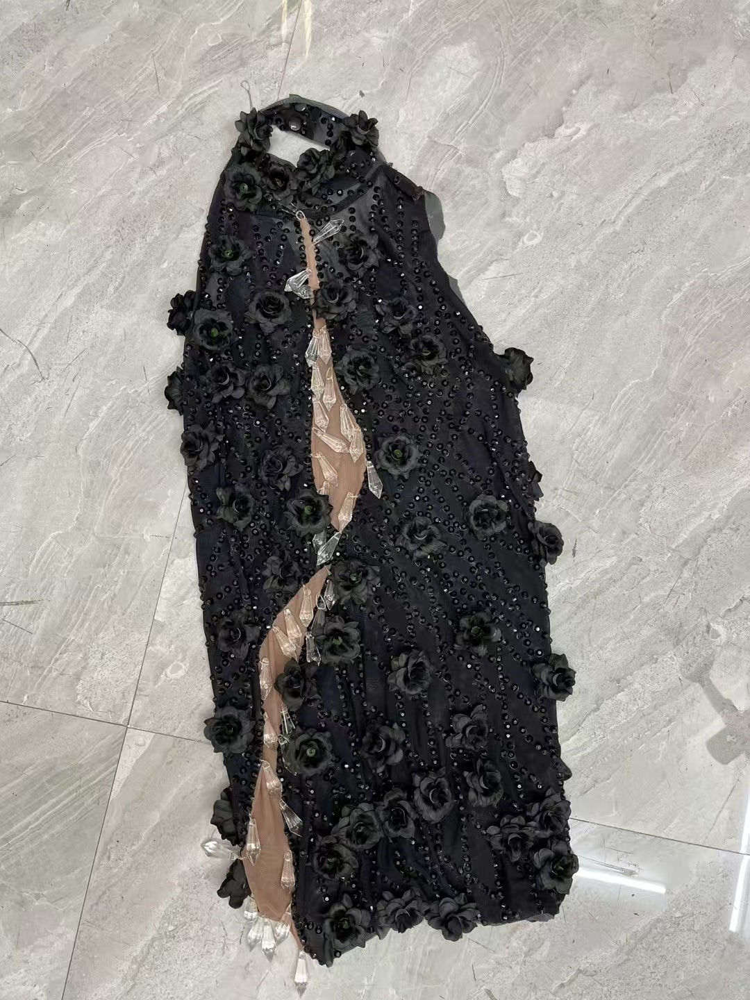 CELESINYI Heiguang Crystal Black Rose Gown