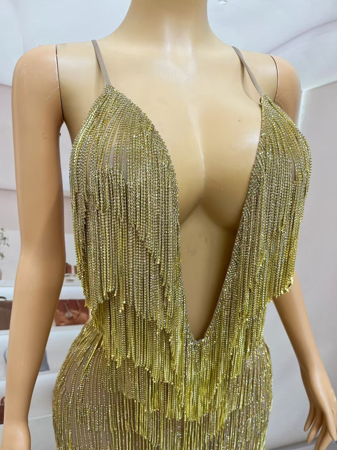 CELESINYI Tiaoyuan Crystal Gold Deep V Fringe Gown