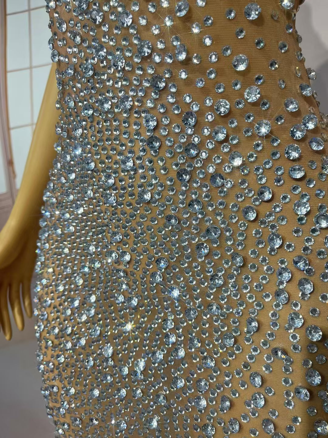CELESINYI Jianbian Crystal White Naked Gown
