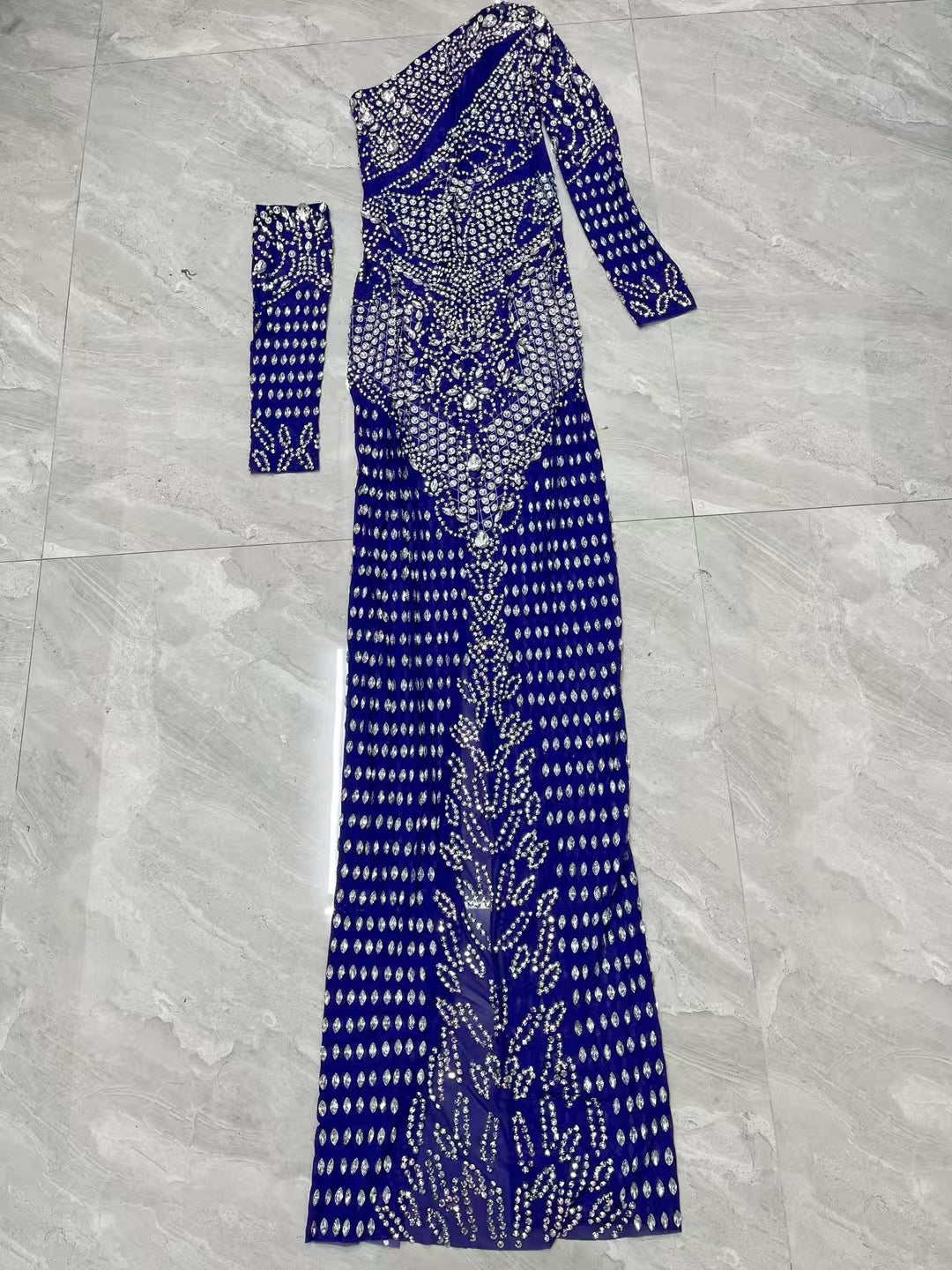 CELESINYI Zuange Crystal One-Shoulder Gown