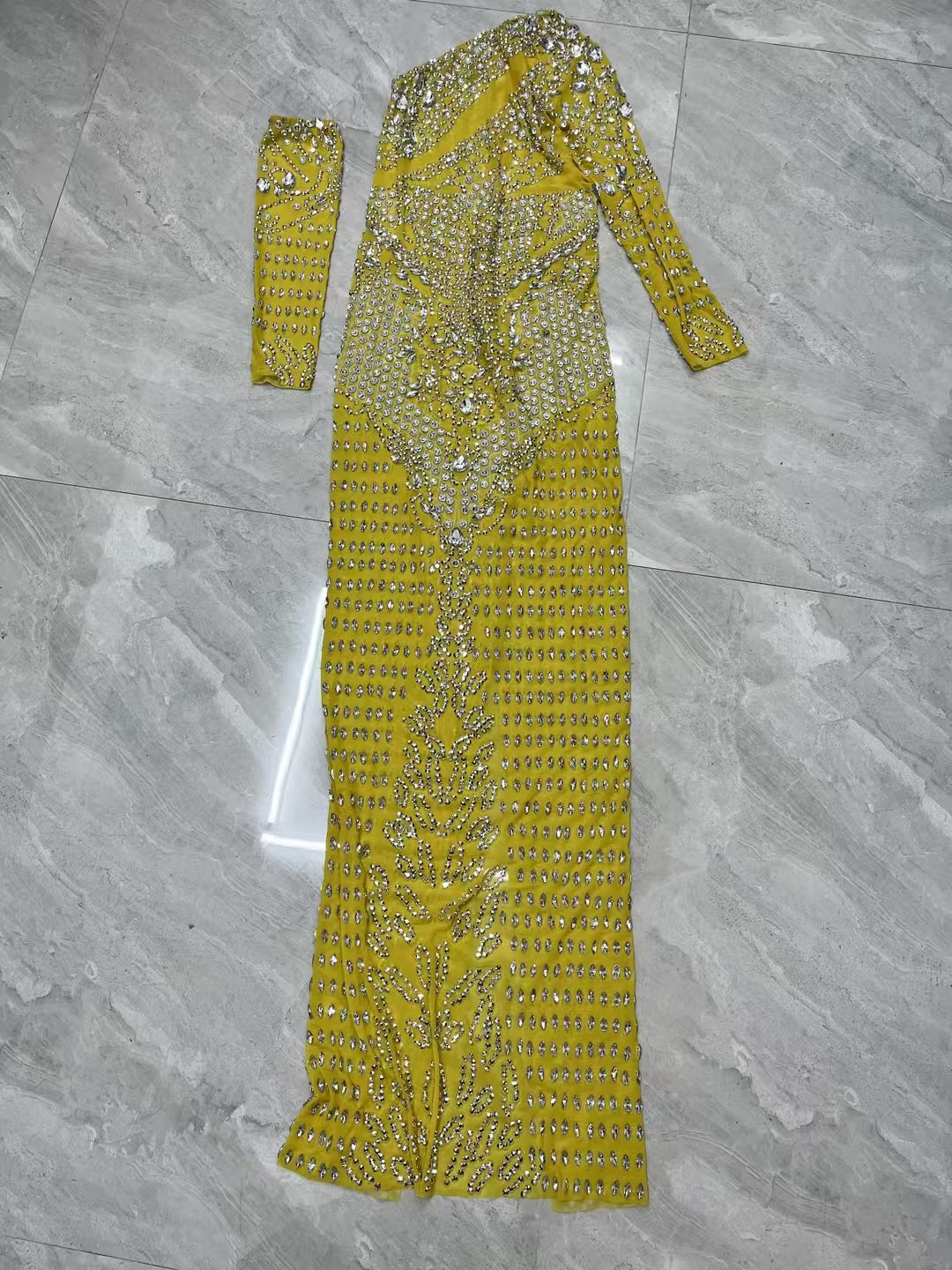 CELESINYI Zuange Crystal One-Shoulder Gown