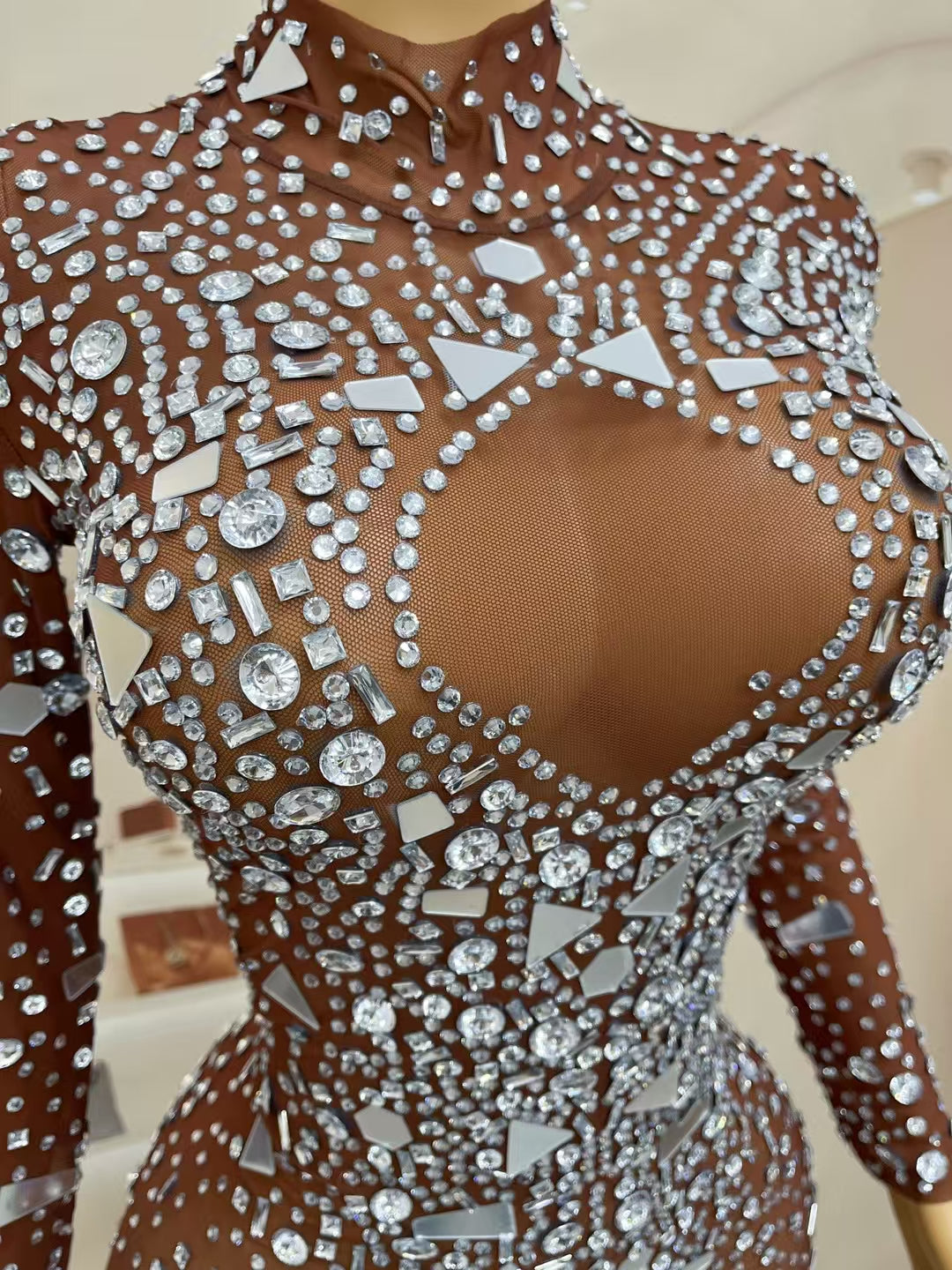 CELESINYI Loukongxiong Crystal Keyhole Gown