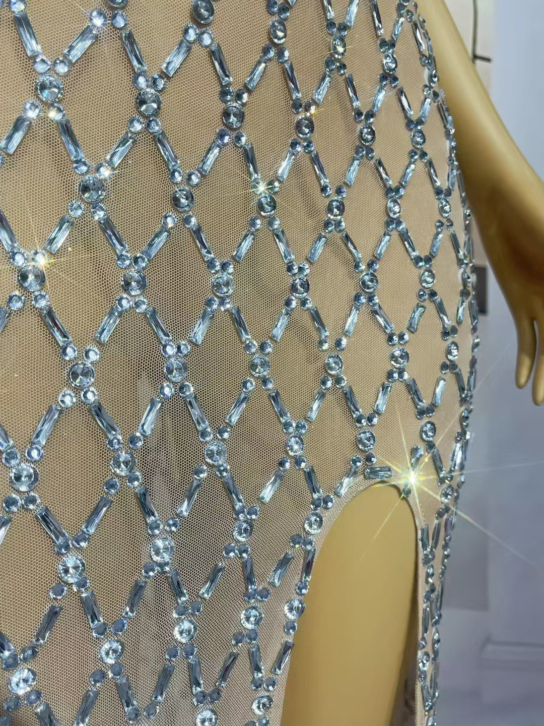 CELESINYI Jianjiao Crystal Silver Grid Gown