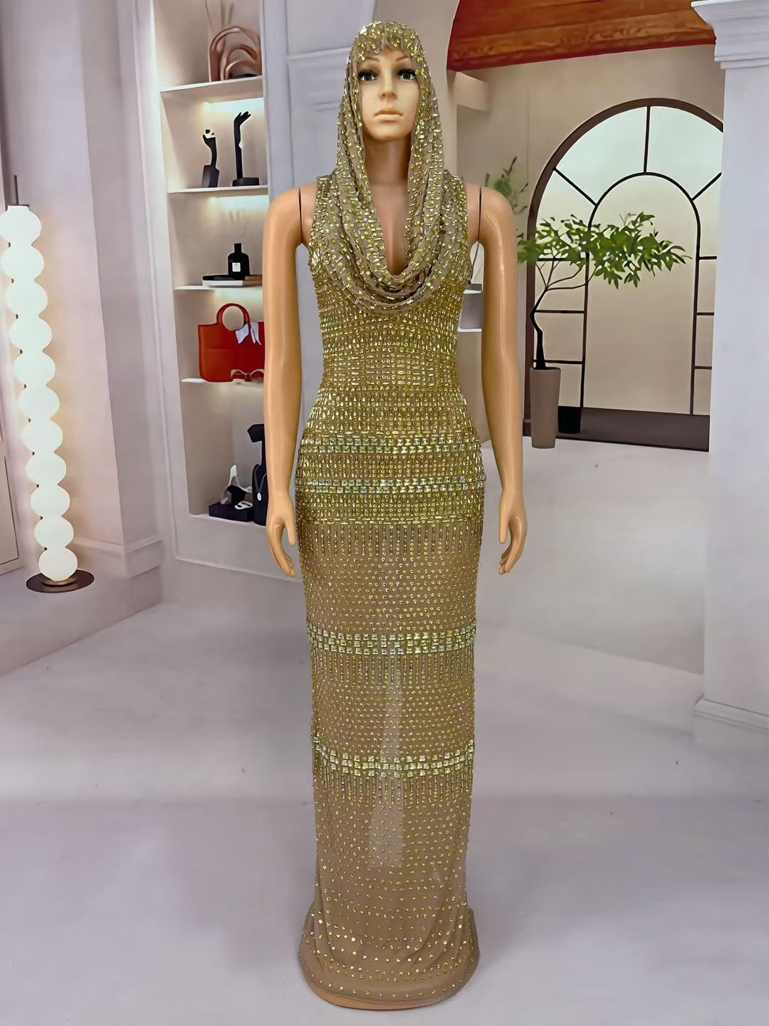 CELESINYI Maodou Crystal Hood Gown