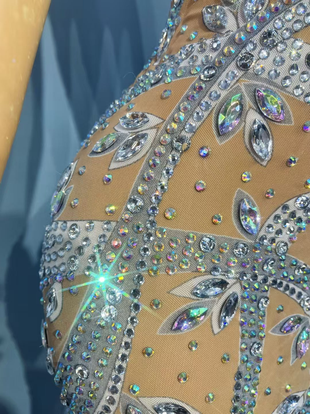 CELESINYI Jiaoye Crystal Leaf Gown