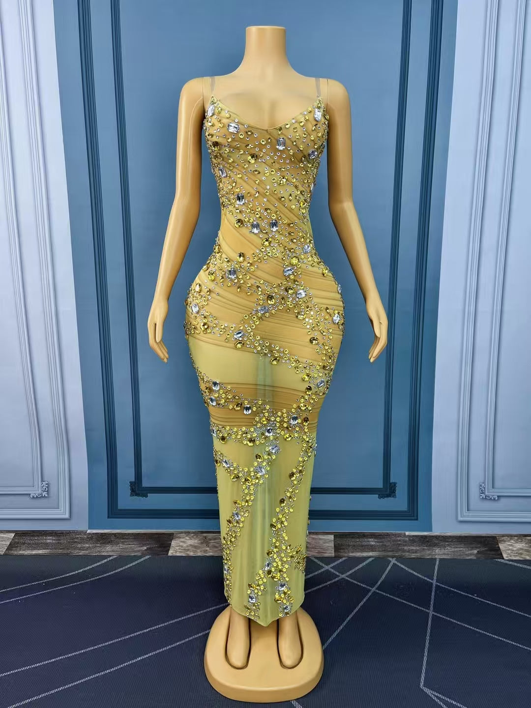 CELESINYI Jinsiduan Crystal Swirl Gown