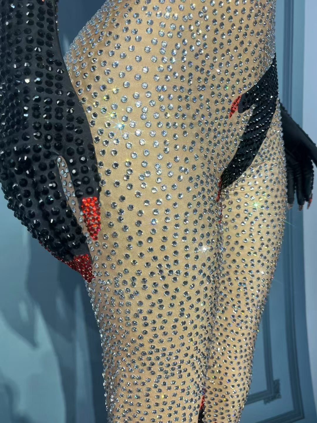 CELESINYI Heishoufubai Crystal Hand Catsuit