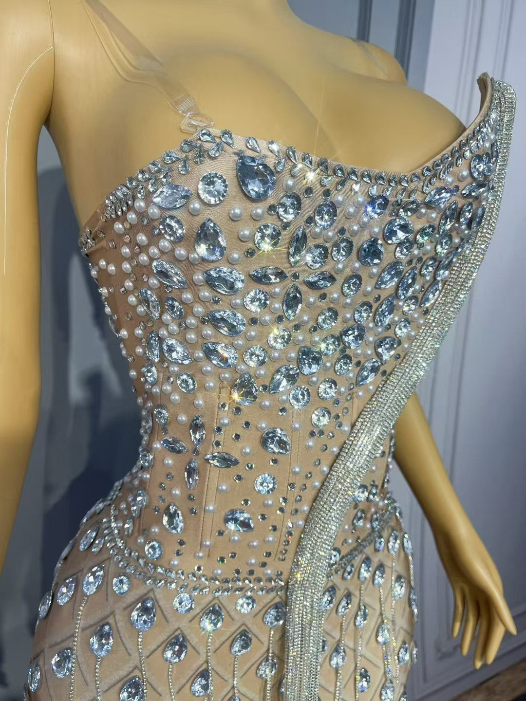 CELESINYI Baishe Crystal Fringe Mermaid Gown