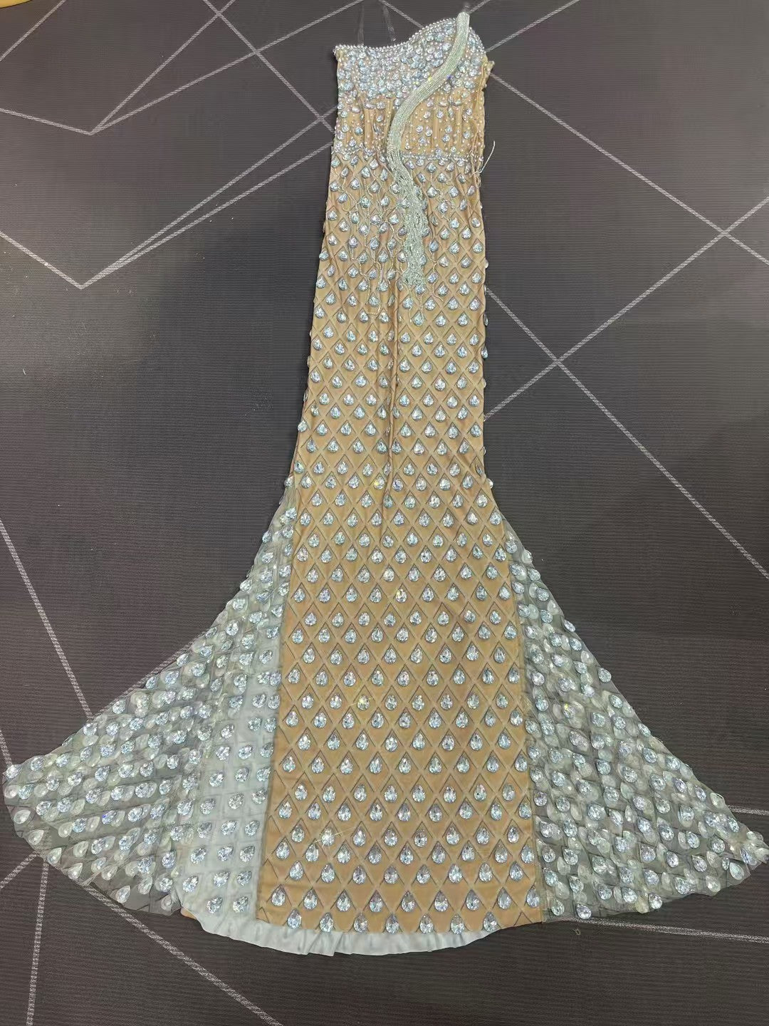CELESINYI Baishe Crystal Fringe Mermaid Gown