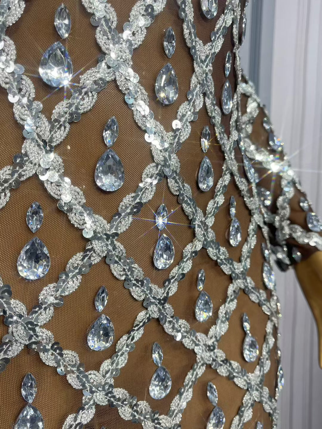 CELESINYI Shaokaojia Crystal Deep Skin Long Sleeve Gown