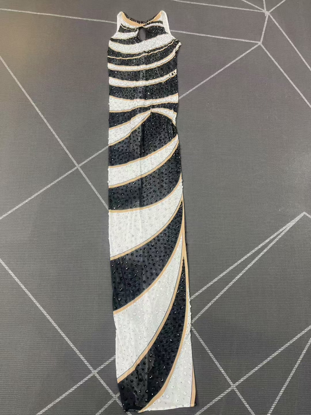 CELESINYI Heiyubai Crystal Vortex Gown