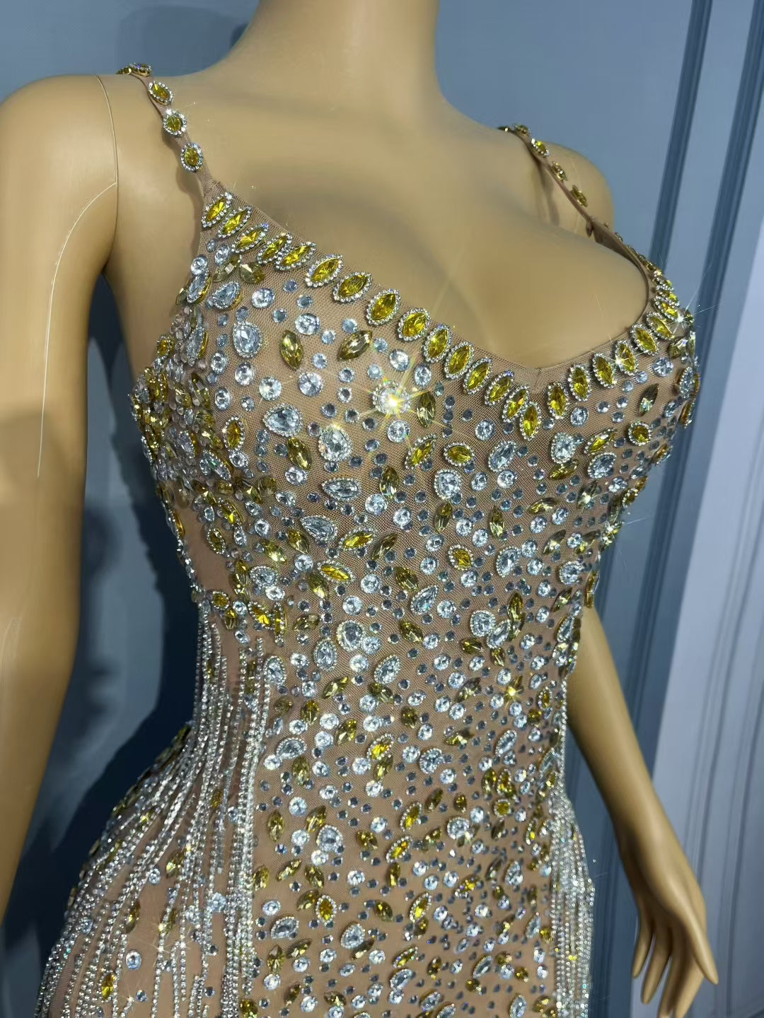 CELESINYI Xingqi Crystal Gold Gown