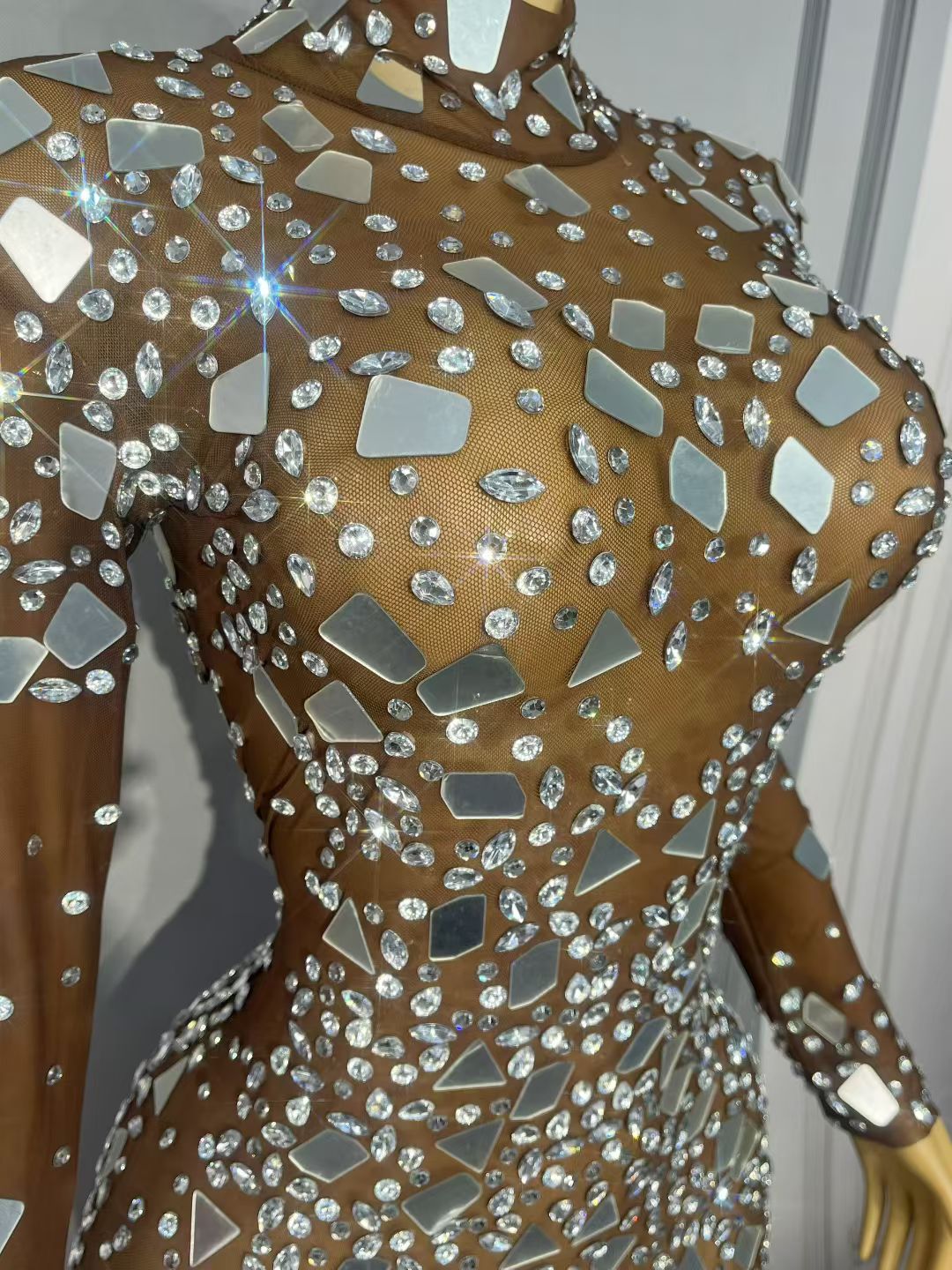 CELESINYI Jingpian Crystal Deep Skin Mirror Gown