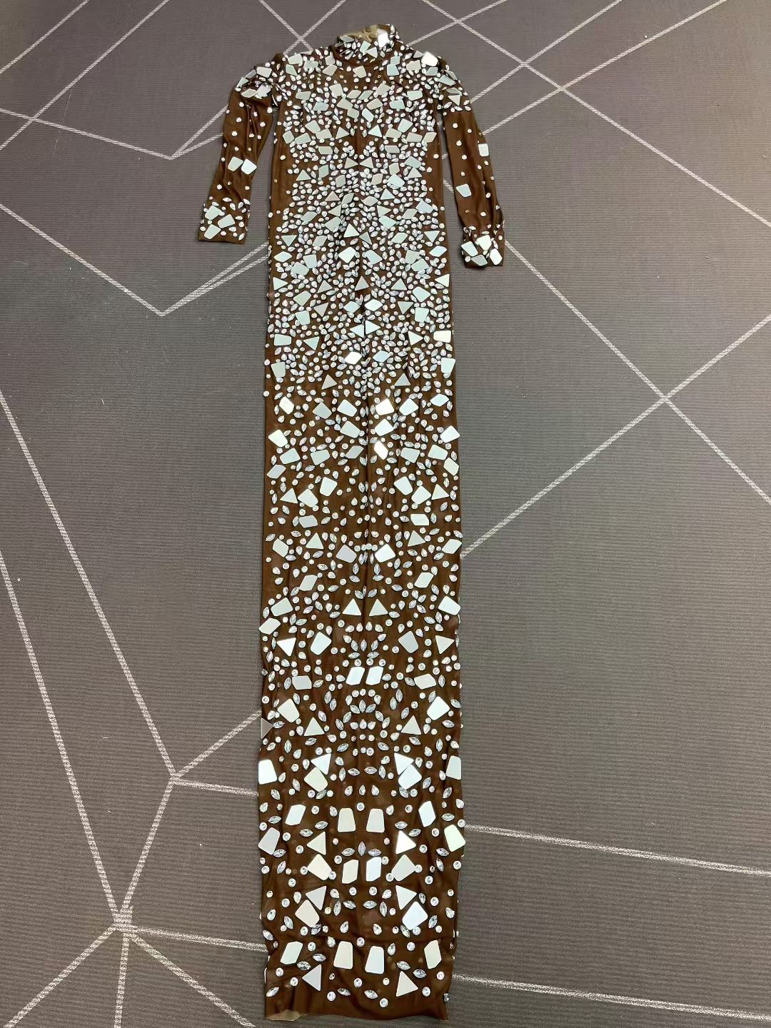 CELESINYI Jingpian Crystal Deep Skin Mirror Gown