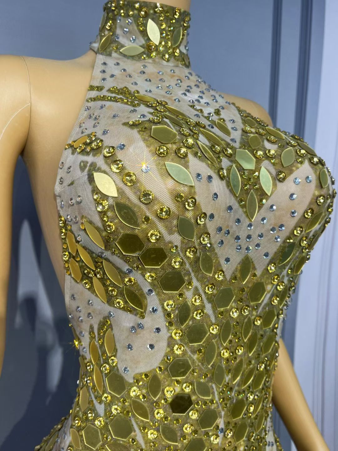 Jincaihua Golden Lens Rhinestone Flower Long Prom Dress