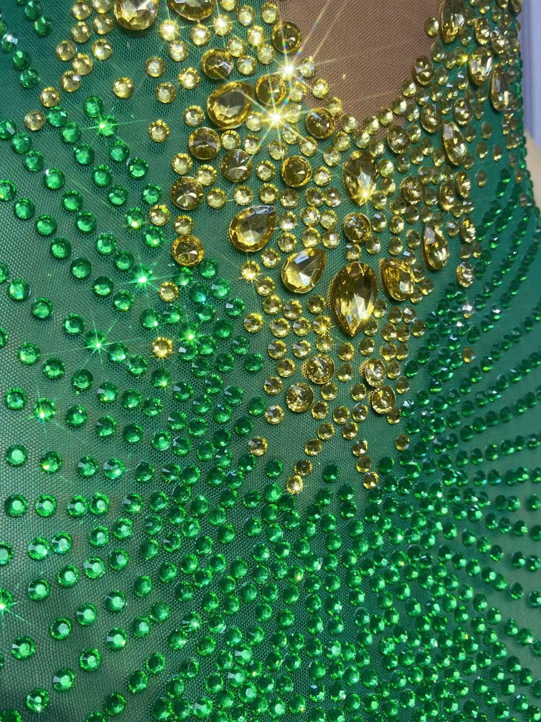 CELESINYI Chijin Crystal Green Gold Gown