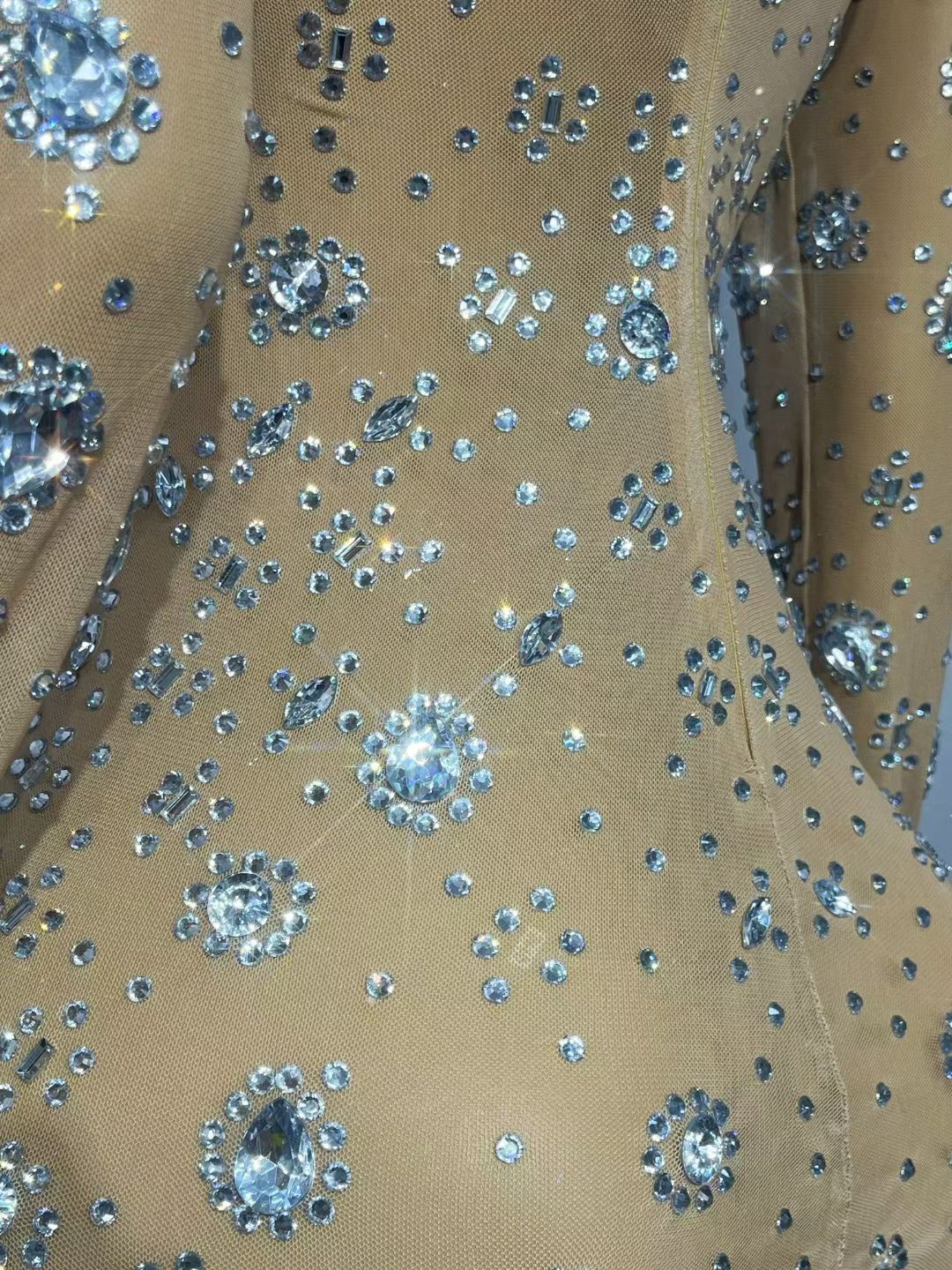CELESINYI Yuanquan Crystal Skin Silver Gown
