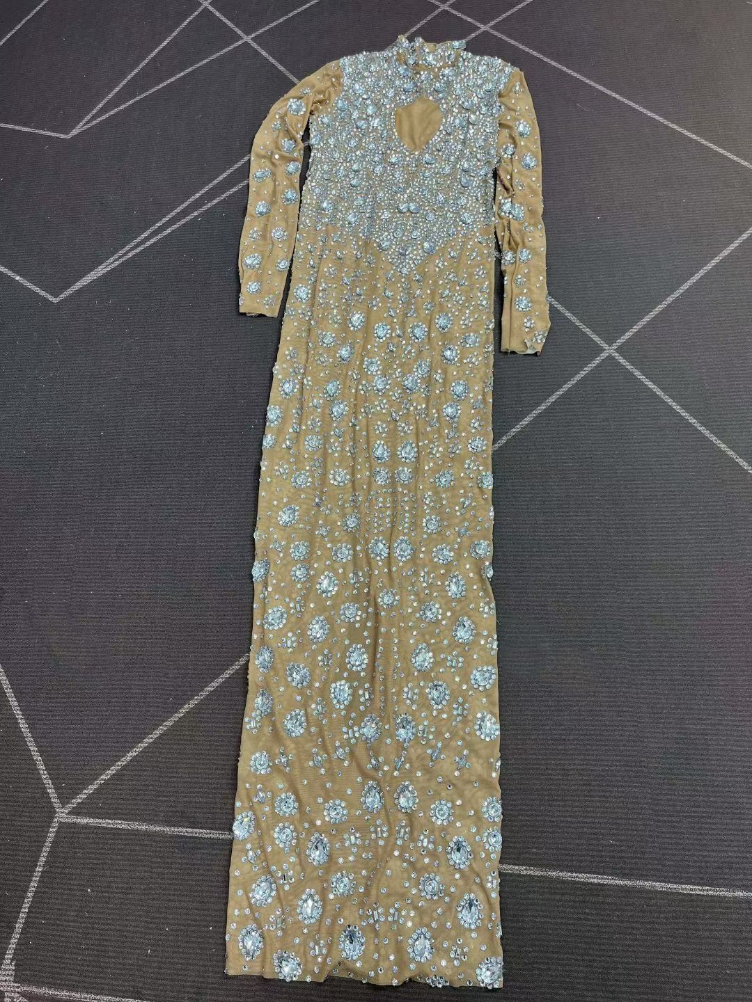 CELESINYI Yuanquan Crystal Skin Silver Gown