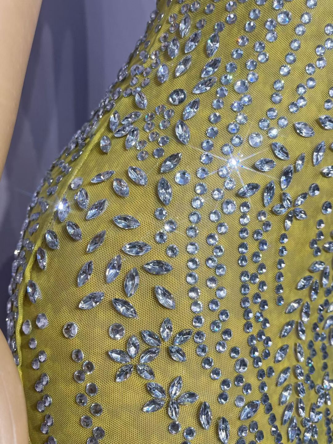 CELESINYI Jiegeng Crystal Yellow Halter Gown