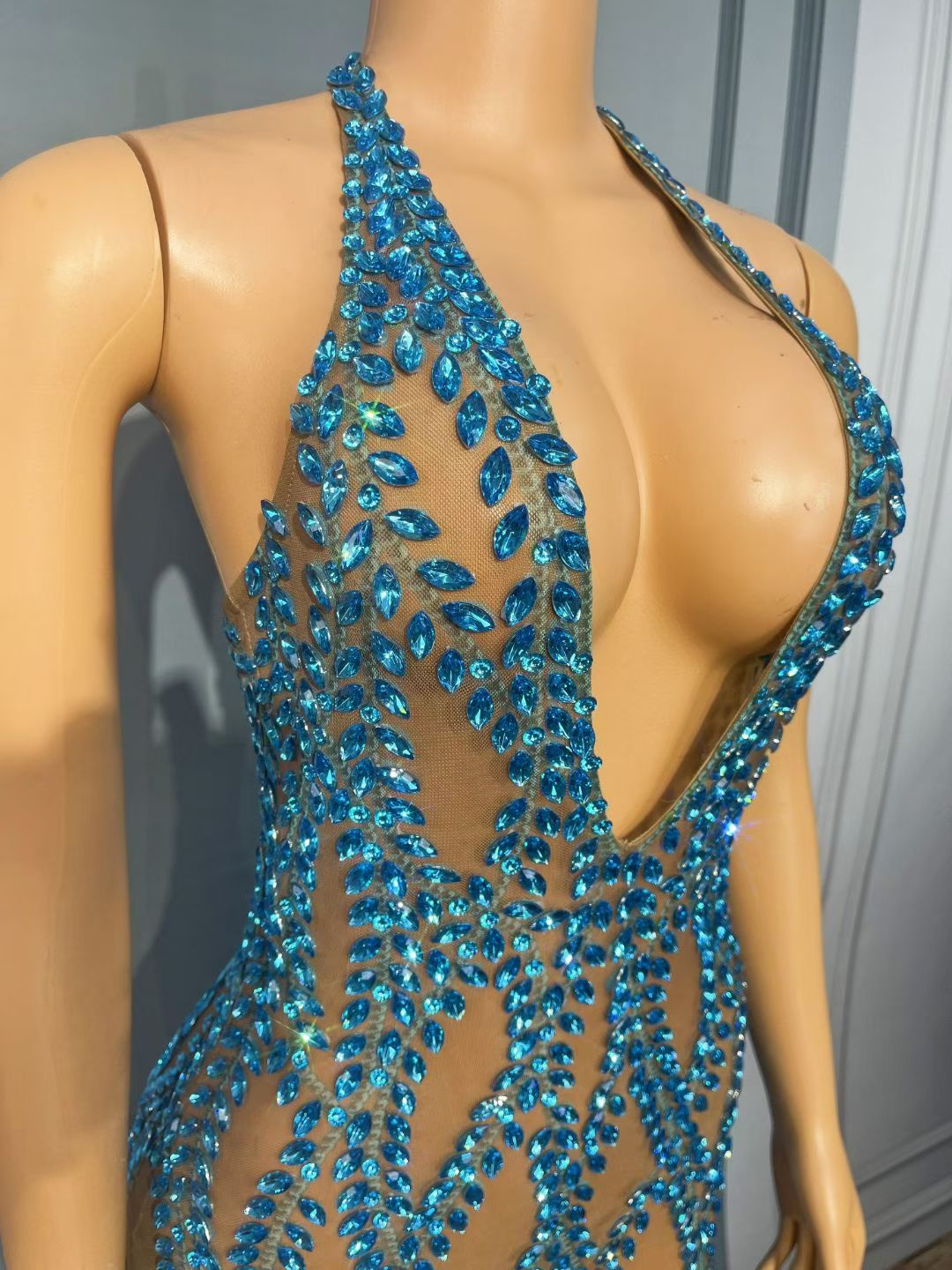 CELESINYI Tengliuzhi Crystal Leaf Halter Gown (Blue)