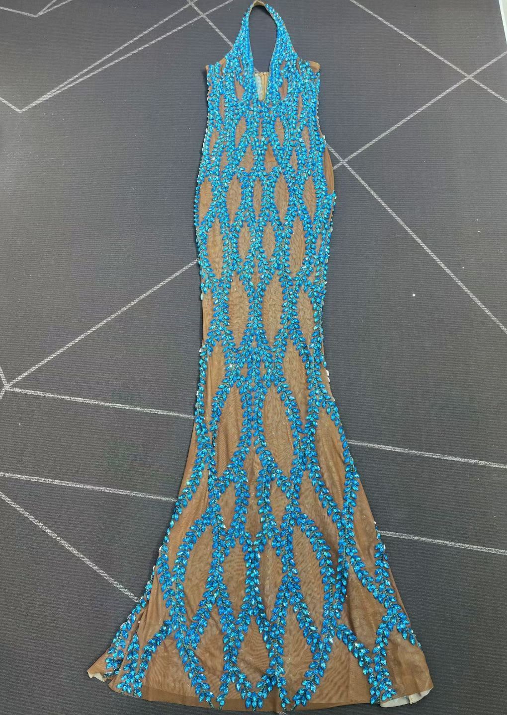 CELESINYI Tengliuzhi Crystal Leaf Halter Gown (Blue)