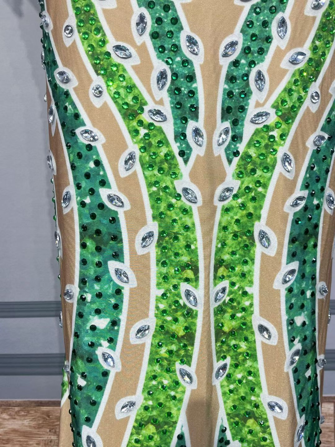 CELESINYI Shuzhiye Crystal Vine Leaf Gown