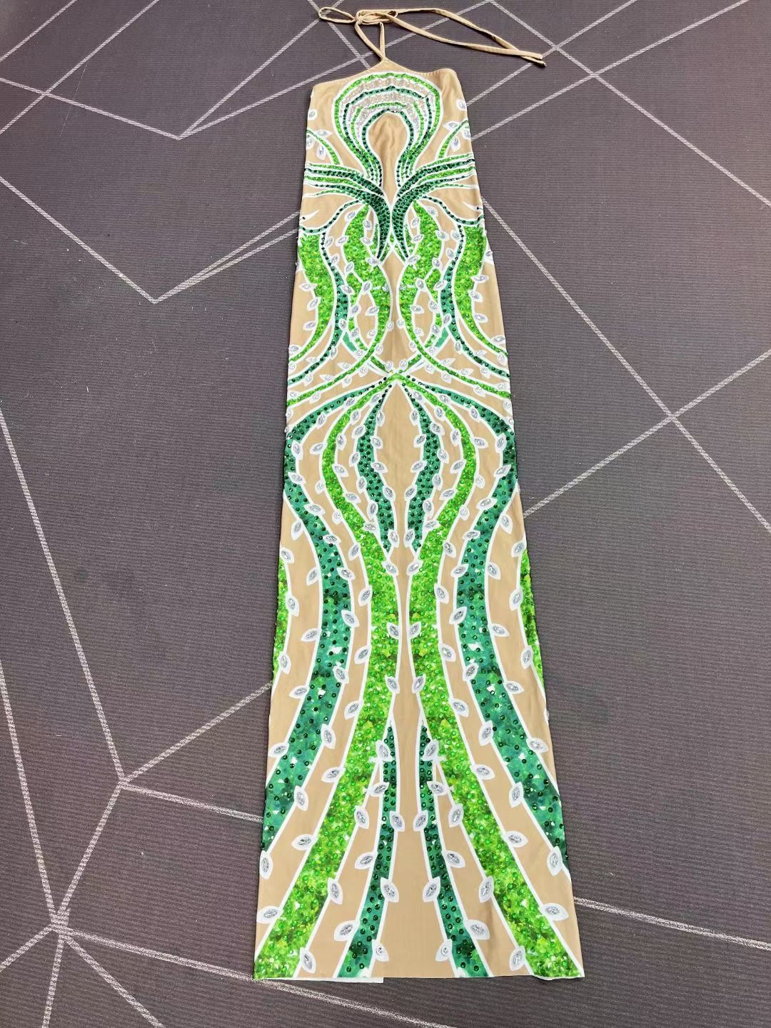 CELESINYI Shuzhiye Crystal Vine Leaf Gown