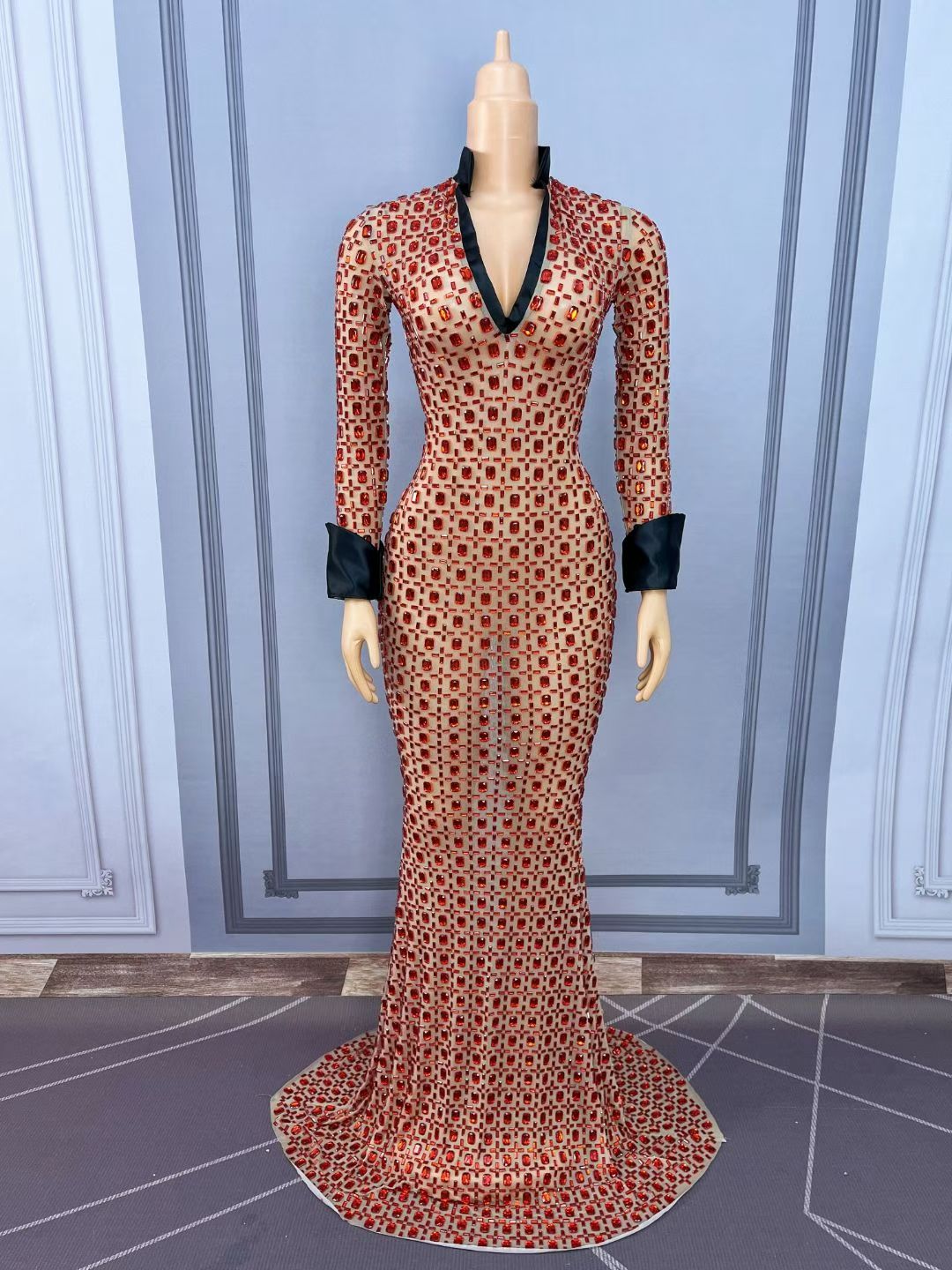 CELESINYI Luntaiyin Crystal Red Grid Gown