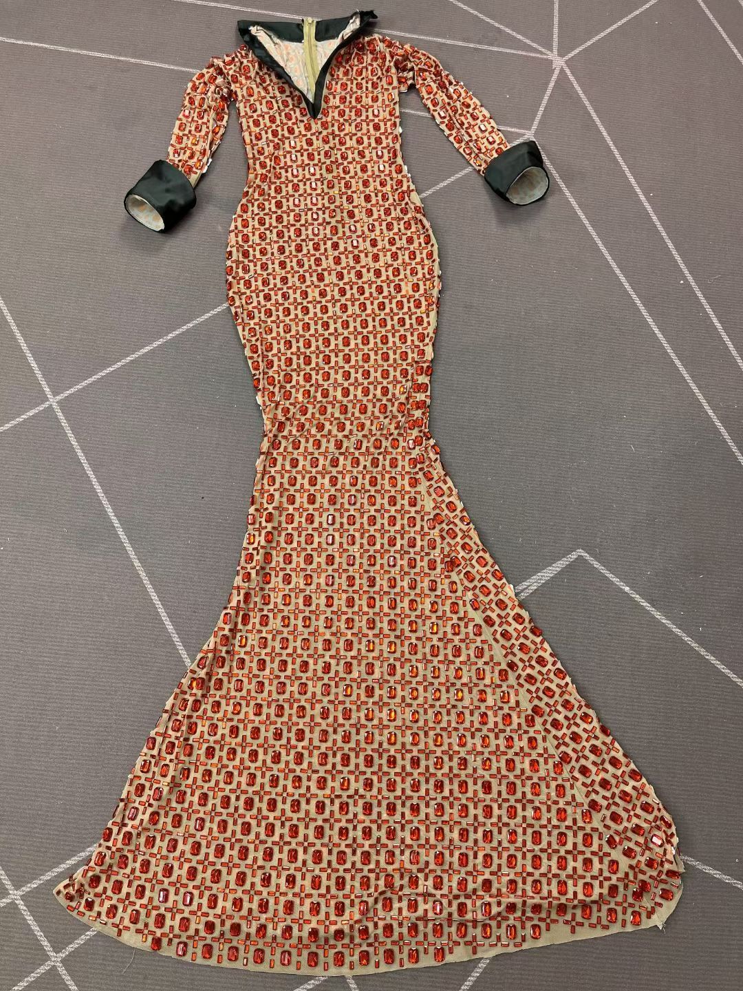 CELESINYI Luntaiyin Crystal Red Grid Gown