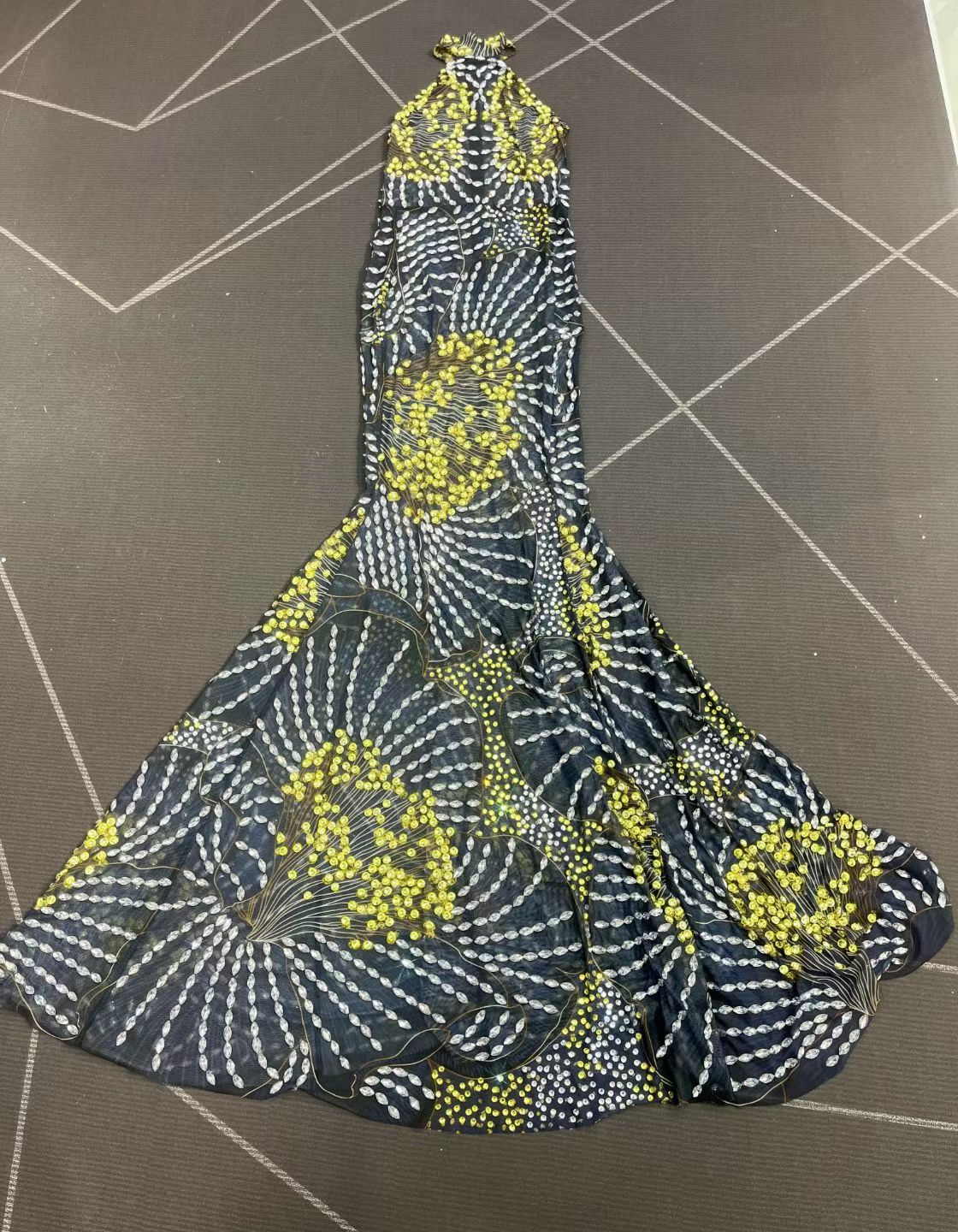 CELESINYI Jinsixiye Crystal Gold Vein Gown