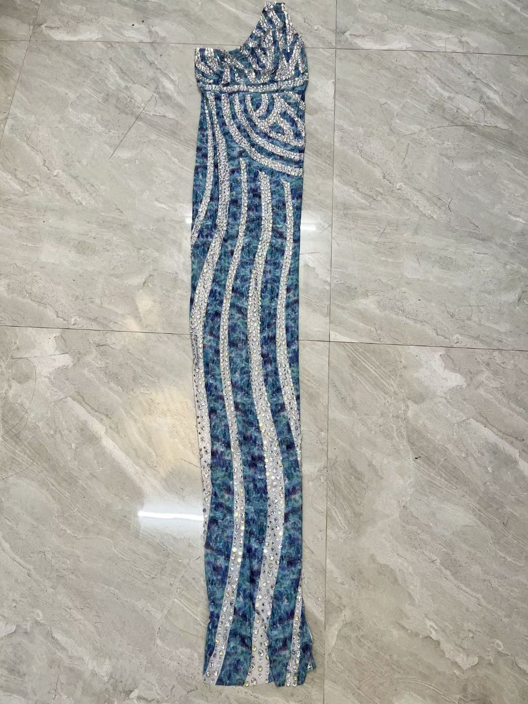 CELESINYI Lanjingkuang Crystal Marble One-Shoulder Gown