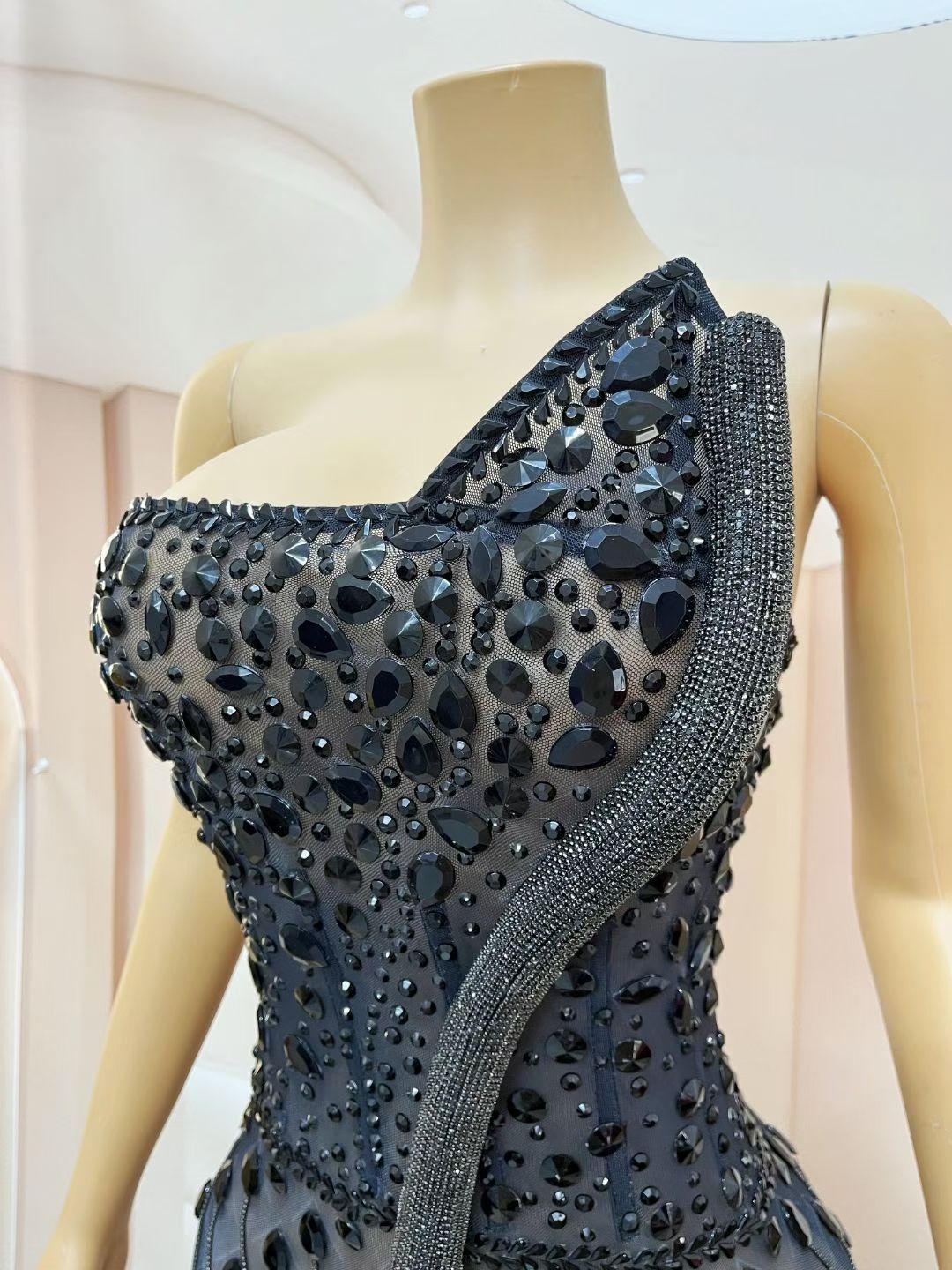 CELESINYI Heishe Crystal Black Snake Gown