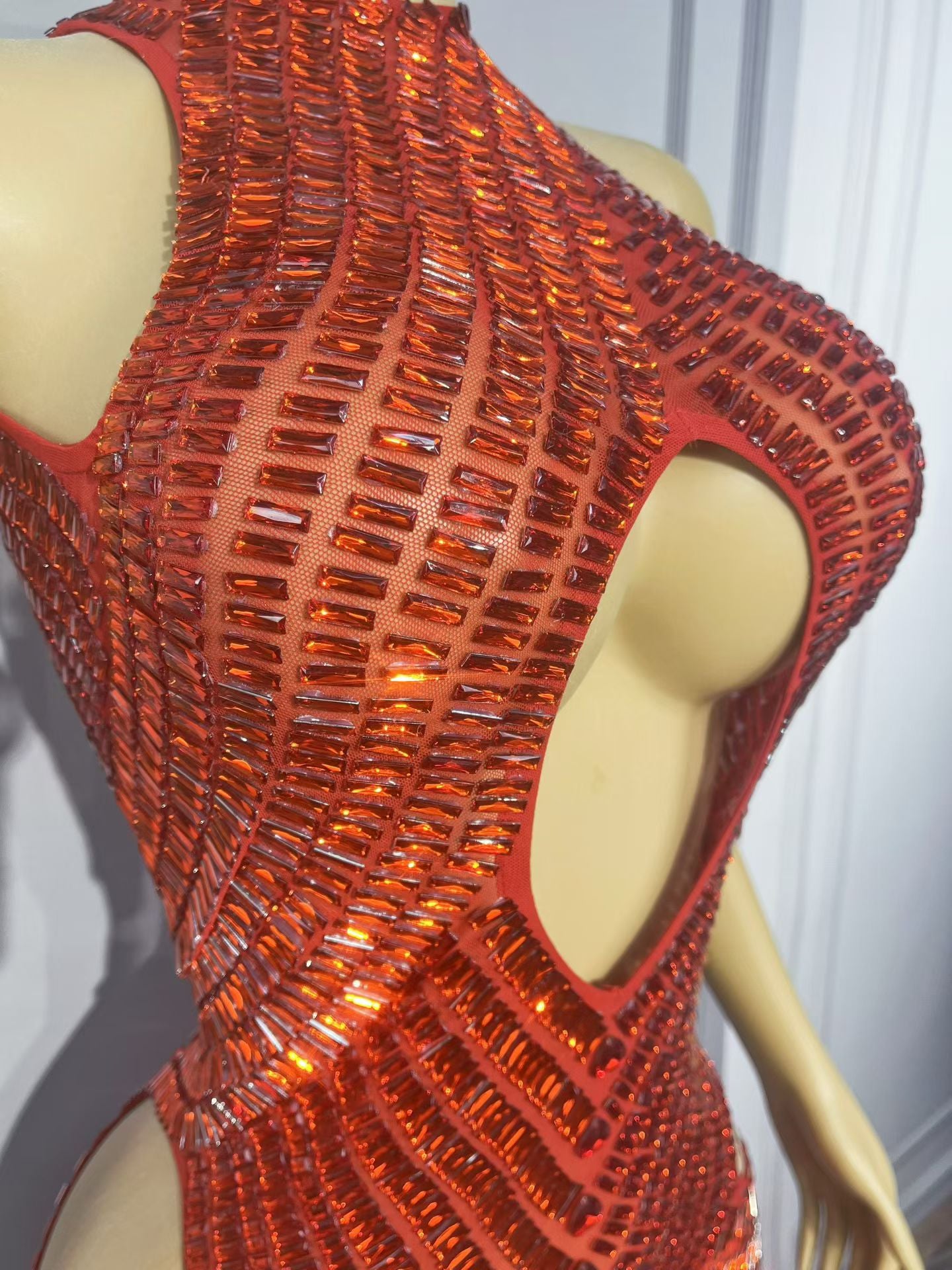 CELESINYI Changliantiao Crystal Red Chain Bodysuit