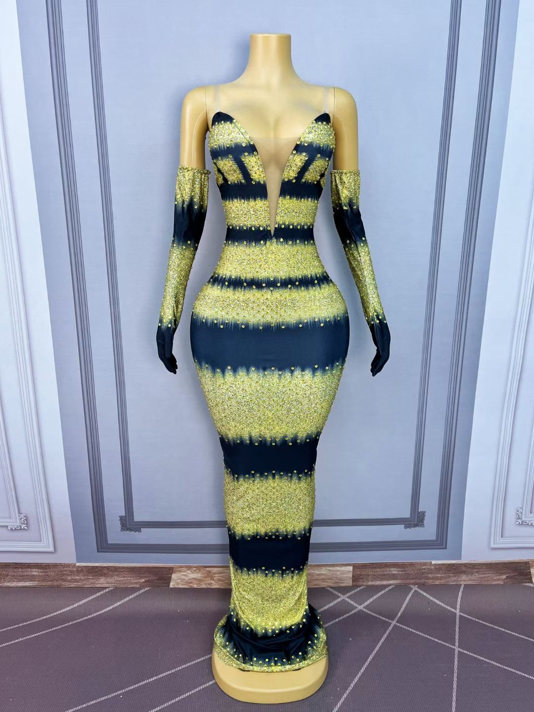 CELESINYI Heijinbo Crystal Gold Stripe Glove Gown