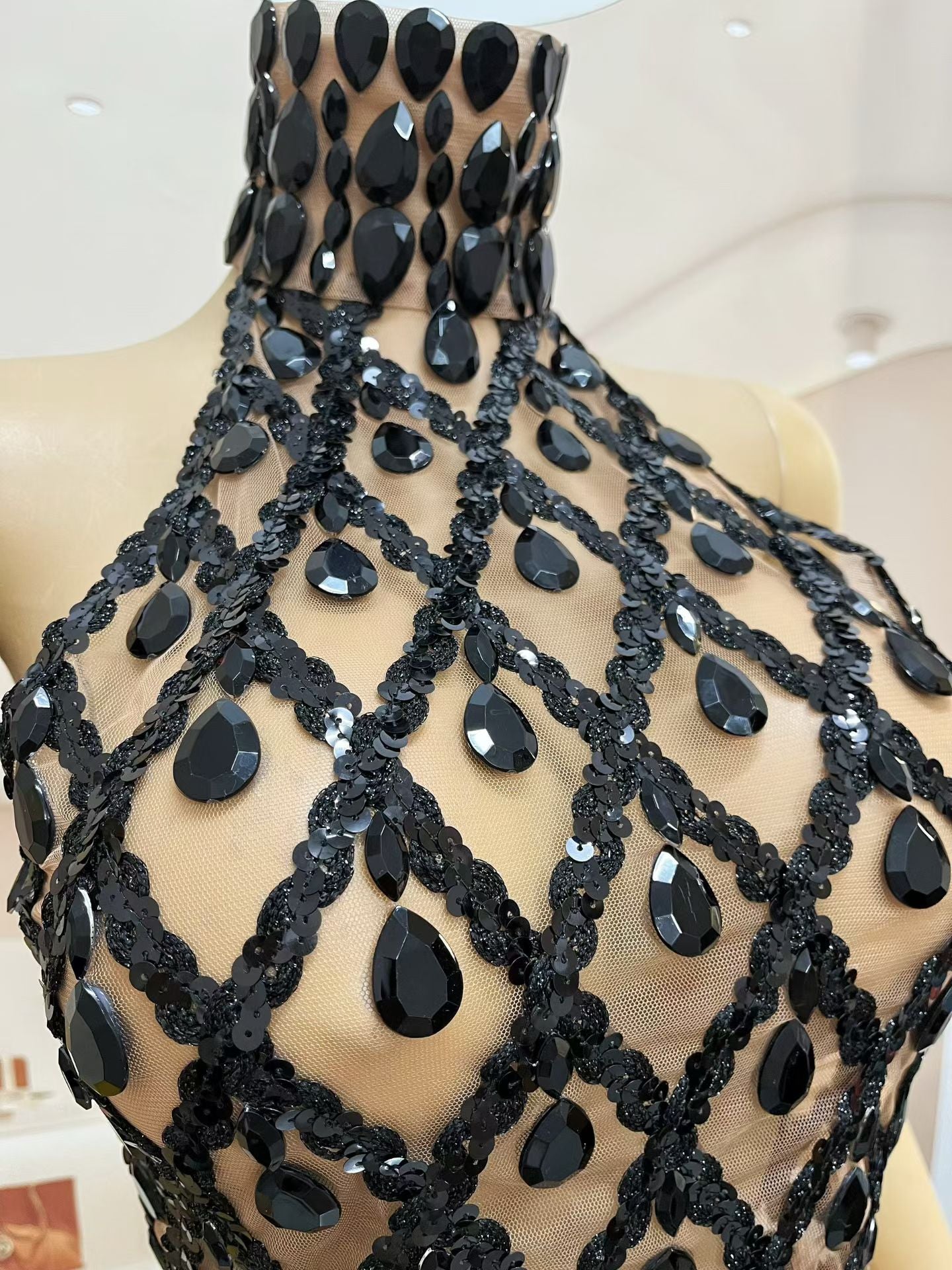 CELESINYI Shaokaoji Crystal Grid Crop Top (Nude Black)