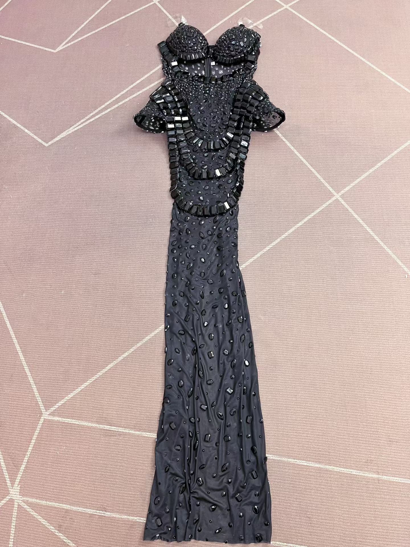 CELESINYI Geseguan Crystal Full Stone Gown (Black)