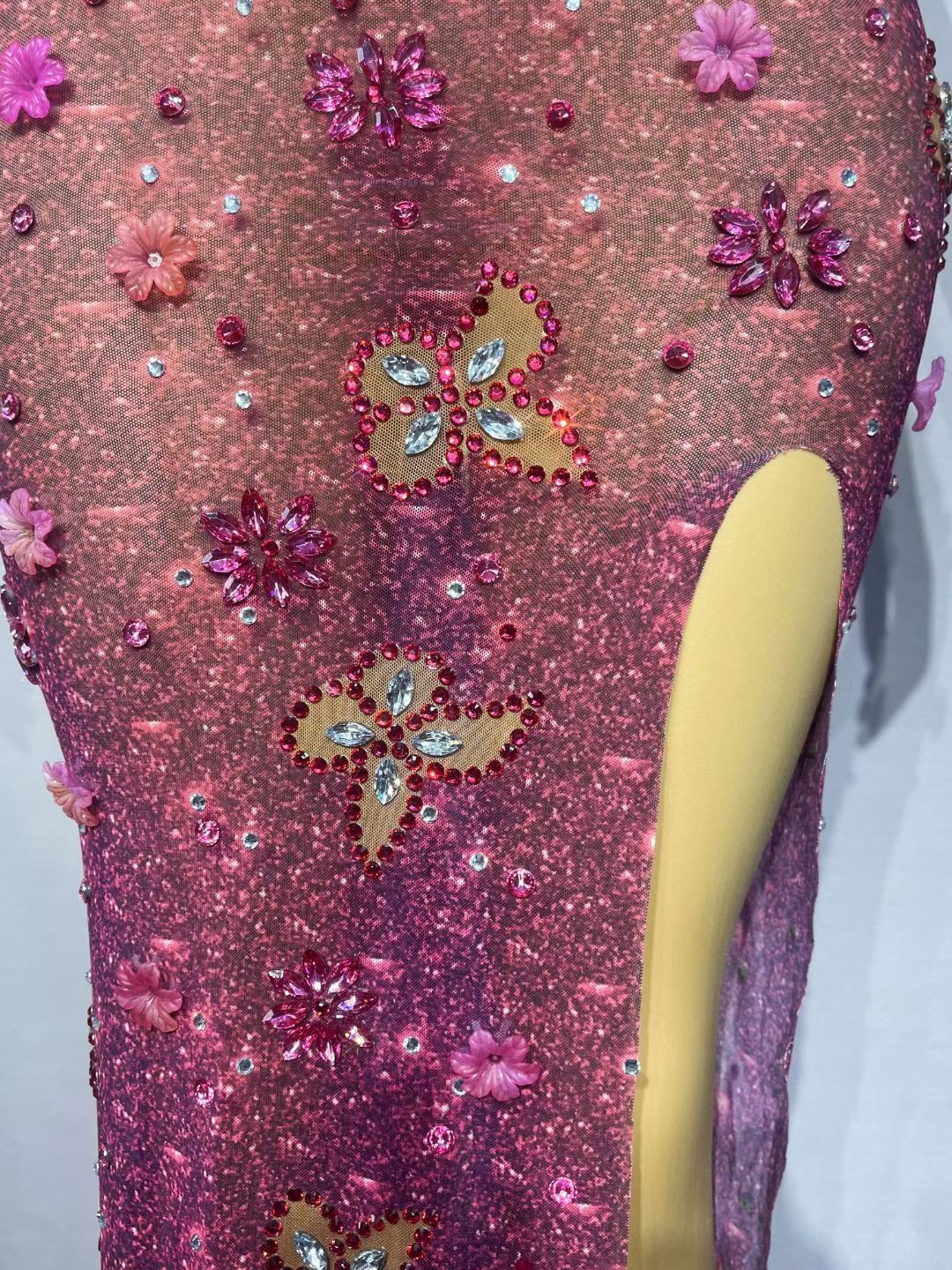 CELESINYI Hudiehonghua Crystal Butterfly Heart Cutout Gown