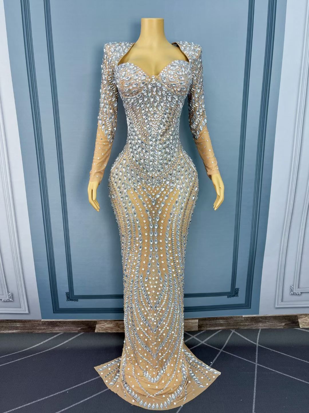 CELESINYI Tengcaiyun Crystal Illusion Padded Gown