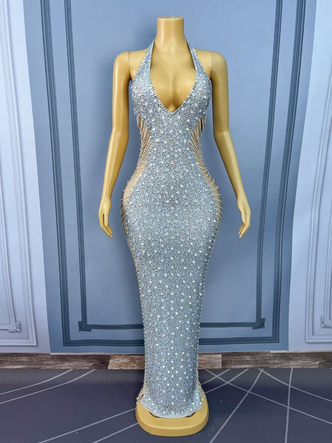 CELESINYI Lianliankan Crystal Side Cutout Halter Gown