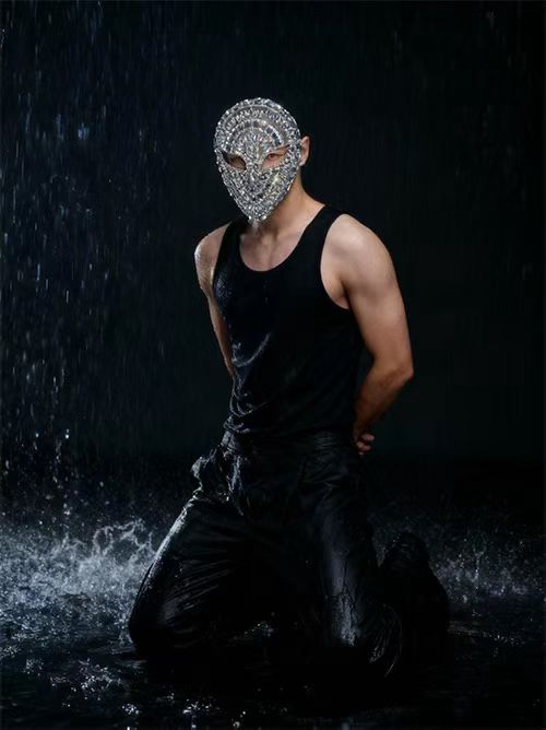 CELESINYI Manzuanmianju Crystal Full Diamond Face Mask