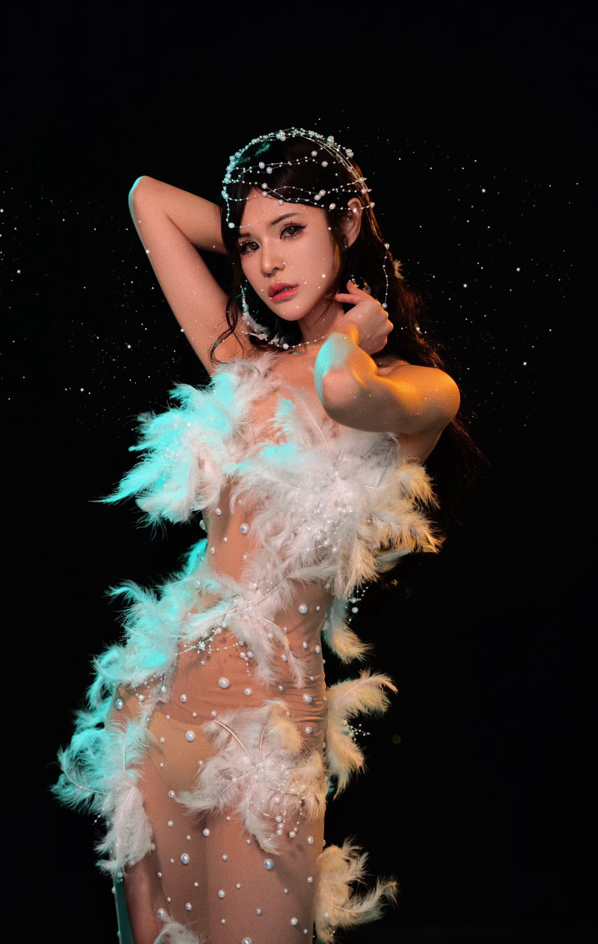 CELESINYI Yanxue Crystal Pearl Feather Gown
