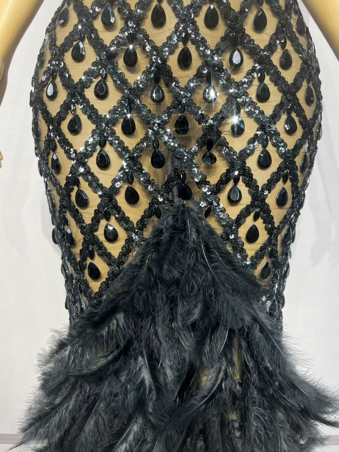 CELESINYI Shaokaojia Crystal Gem Feather Gown (Black)